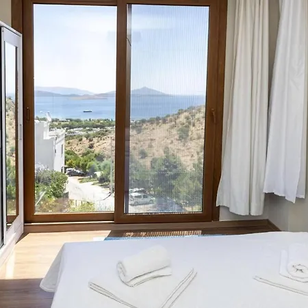 Duplex With Stunning View Near Camel Beach In