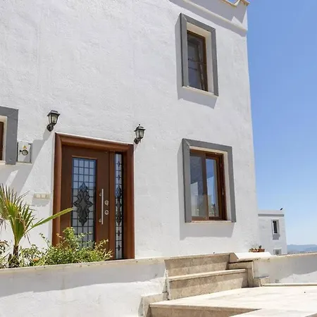 Villa Duplex With Stunning View Near Camel Beach In
