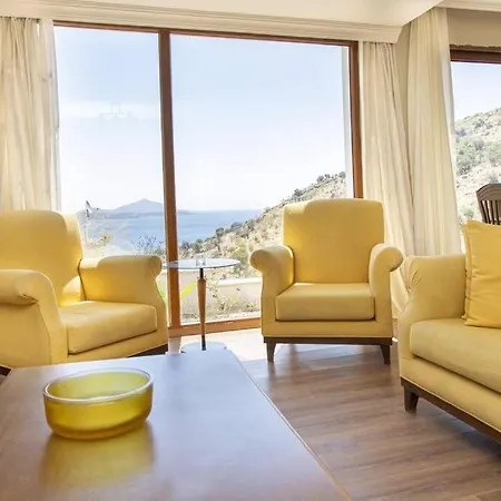 Villa Duplex With Stunning View Near Camel Beach In